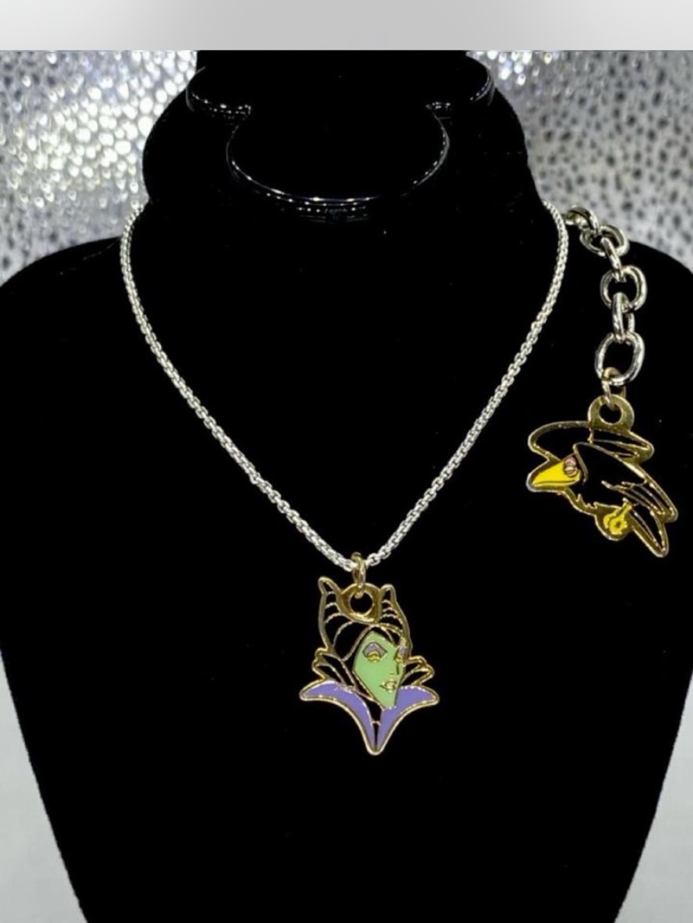 *** Disney  ^^^ Ladies “ Maleficent ^^^ Gold & Purple Pendant Necklace *^* Coll